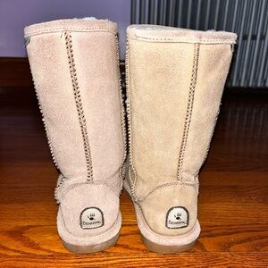 Bearpaw Boots Brown size 8